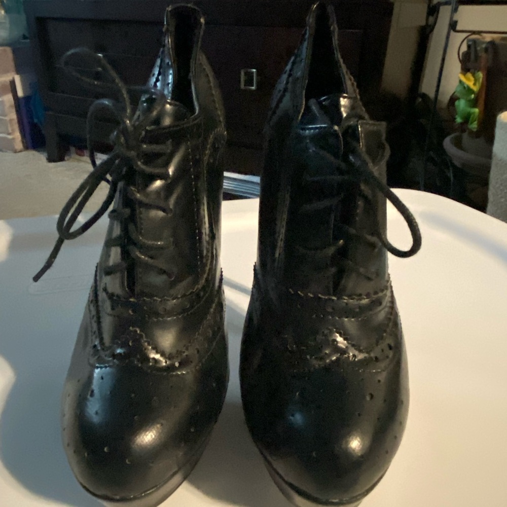 Women’s Forever 21 black Mary Jane Heels like new pet free smoke free home